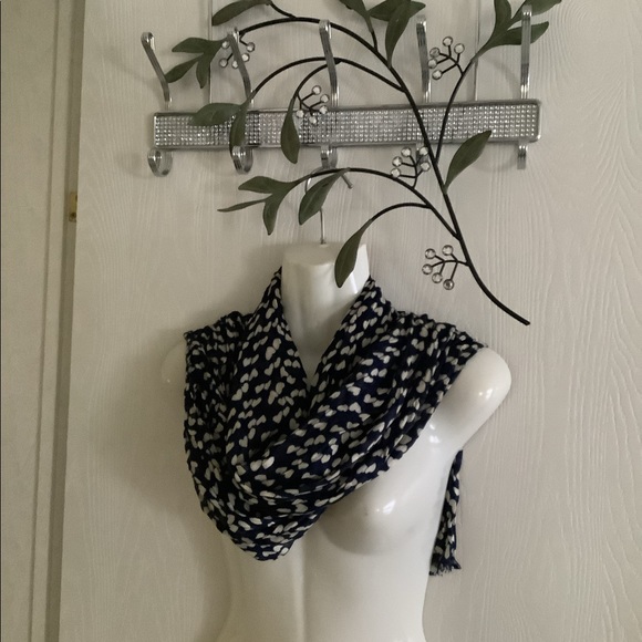 J Crew Sarong or Scarf New with tag navy blue hearts Fringe one size Ver… - Picture 15 of 15